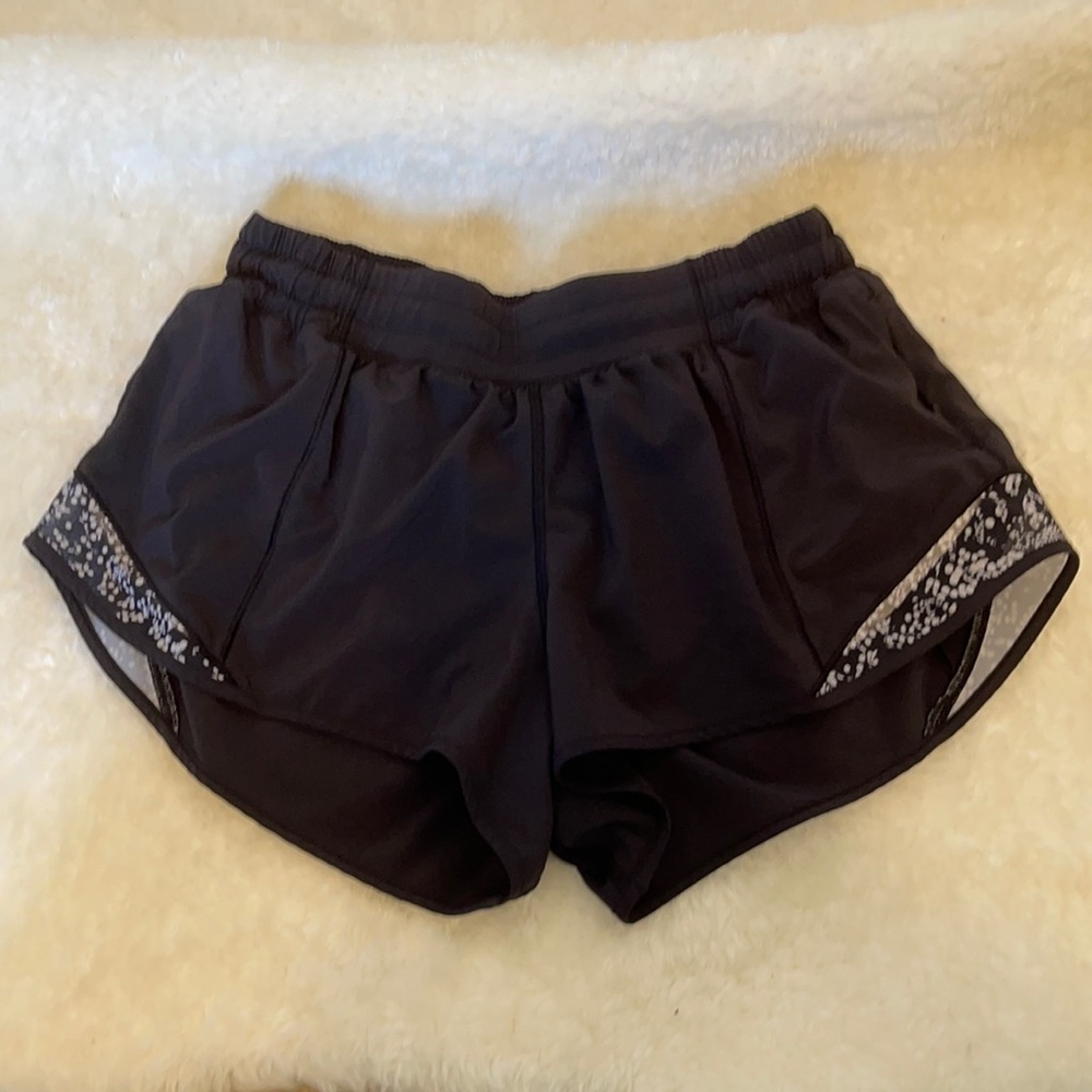 Lululemon Hotty Hot Shorts 2.5”